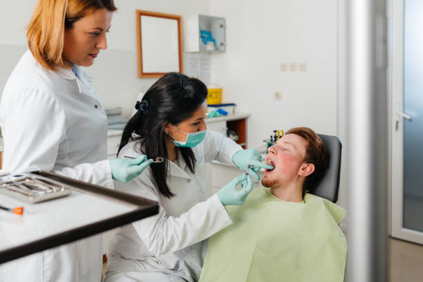 Best Dentist for Tooth Abscess  in Val Verde Park, TX